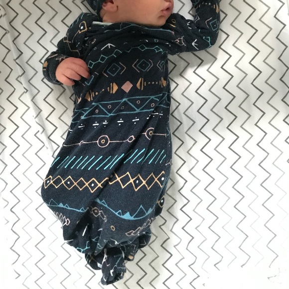 Milk snob knotted gown and hat - Picture 7 of 7